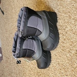 Boys Itasca Insulated Snow Boots size 10 Black and Gray